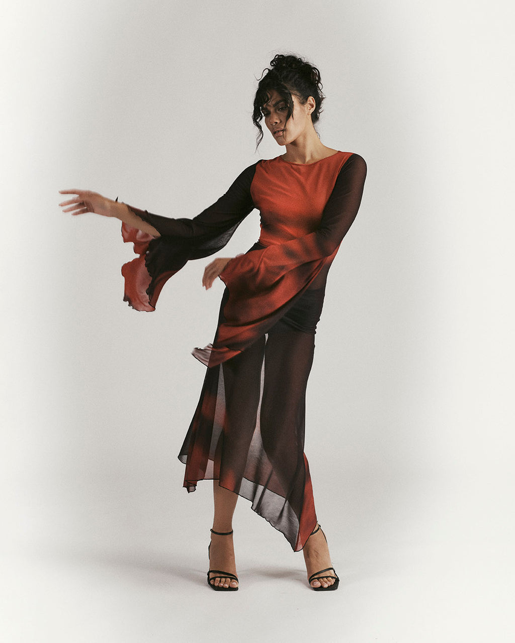 Abito in Tulle Nero Sfumato Rosso