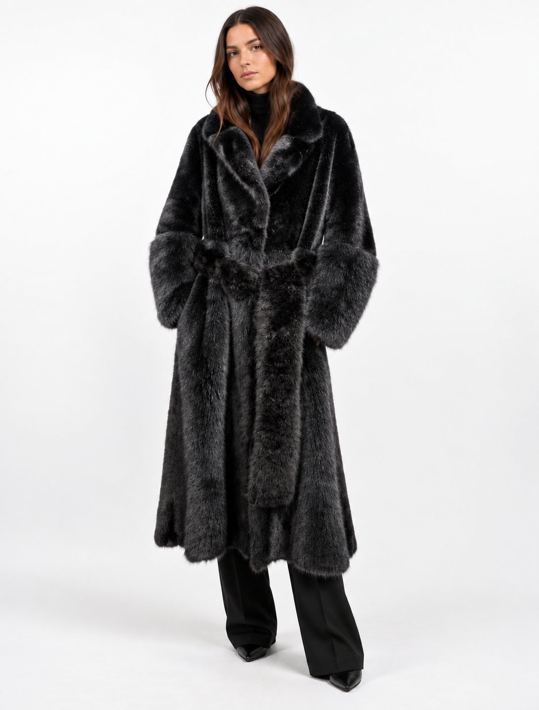 Cappotto lungo in eco-pelliccia con cintura