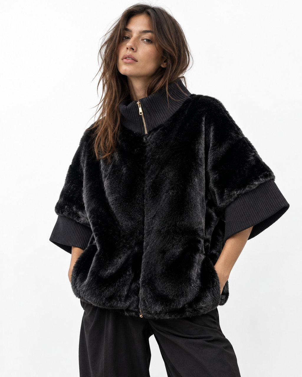 Mantella in eco-pelliccia